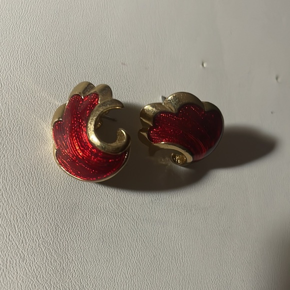 Vintage Avon Red Foil Scallop Pierced Ear Earrings - Picture 3 of 3
